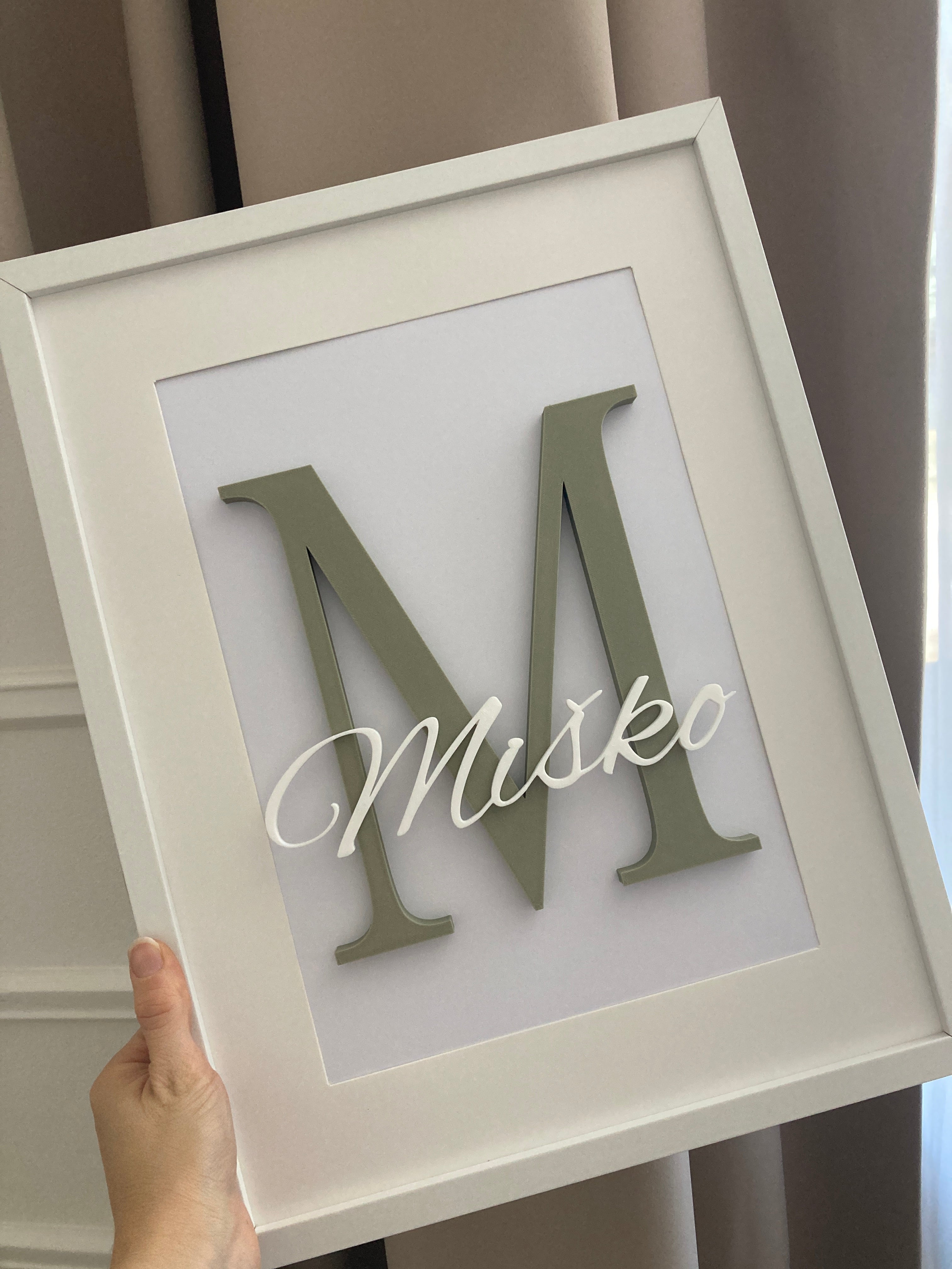 Originálny 3D obraz s iniciálou a menom – personalizovaný darček 30×40 cm