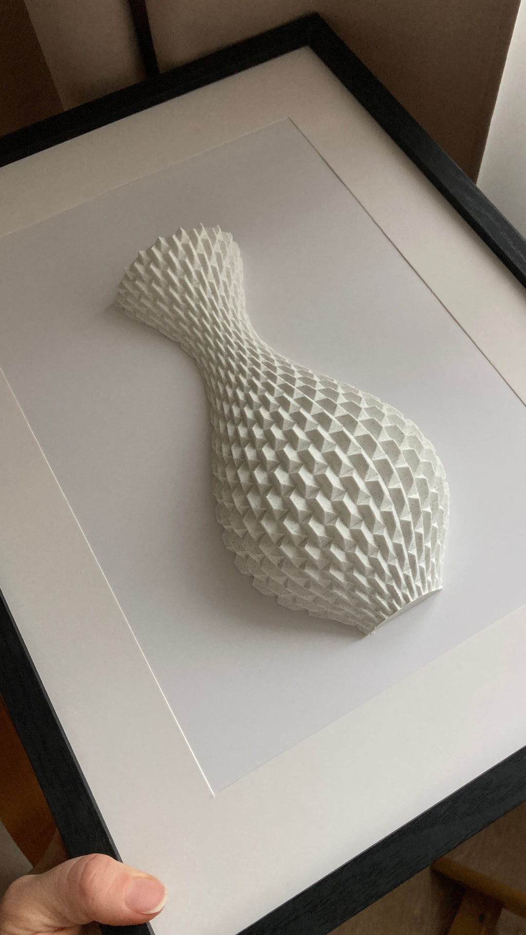 3D obraz Váza s geometrickým vzorom – moderná nástenná dekorácia 20×30 cm