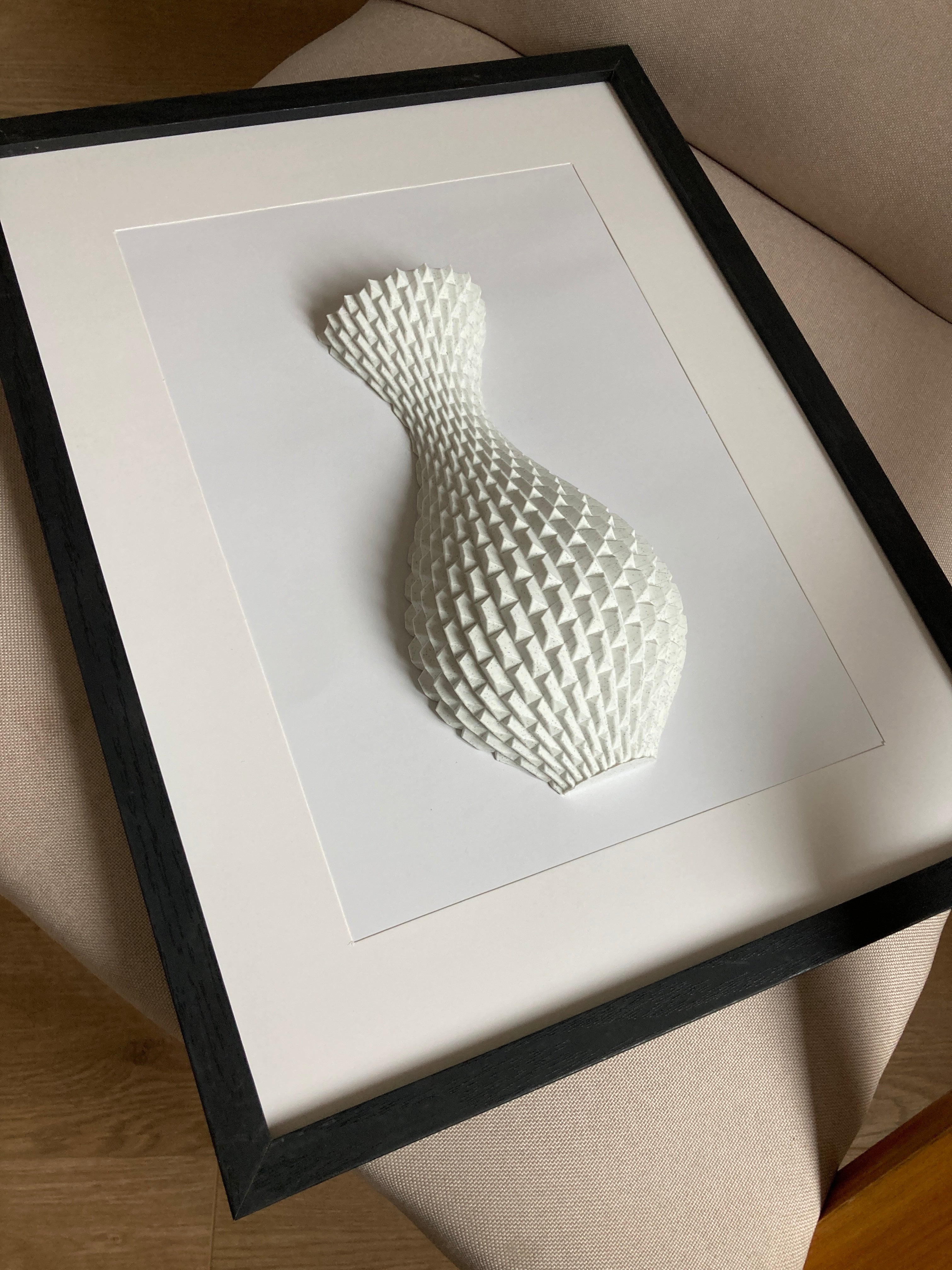 3D obraz Váza s geometrickým vzorom – moderná nástenná dekorácia 20×30 cm