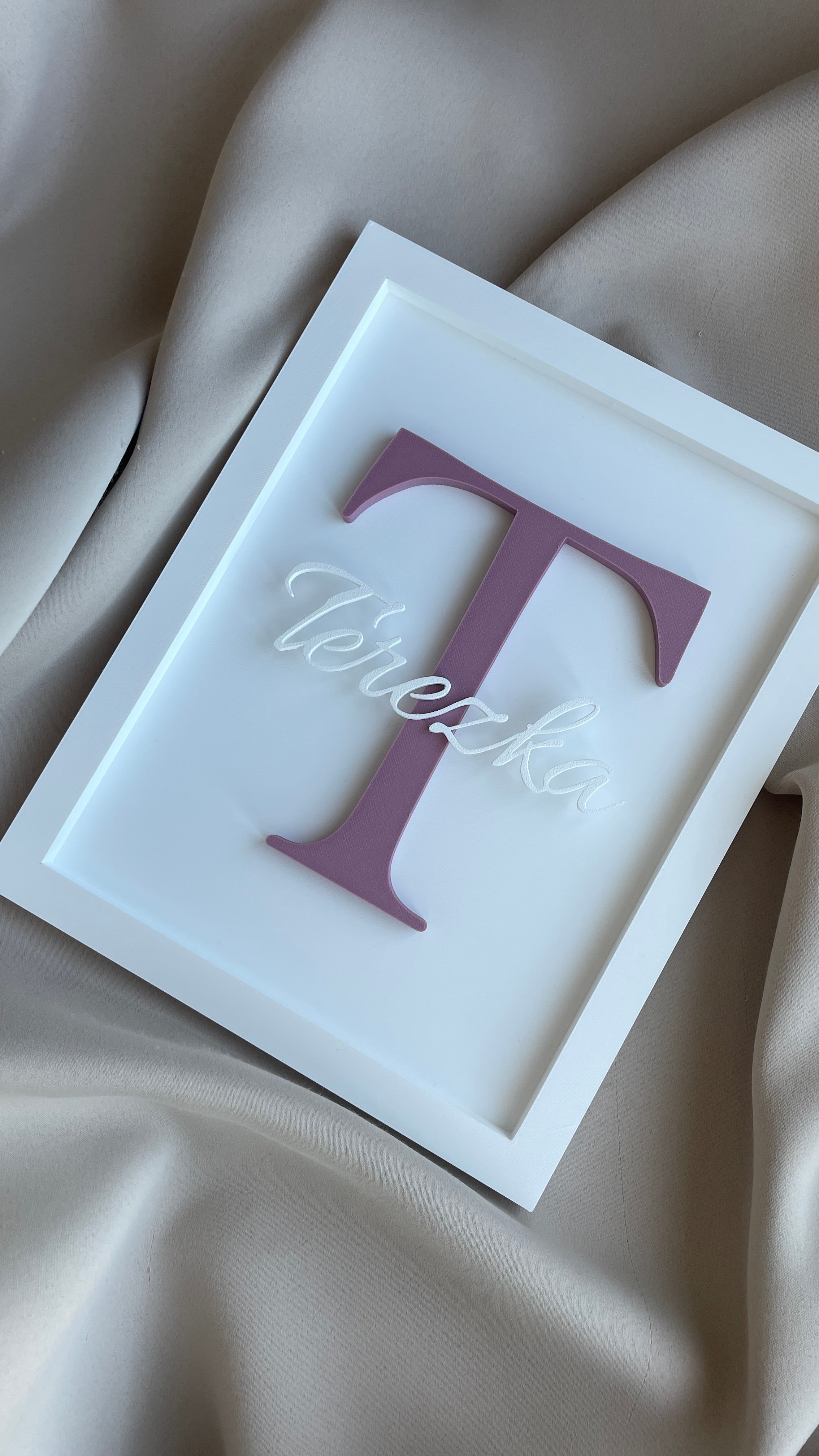 Personalizovaný obraz do detskej izby – iniciála & meno v ráme 250×200 mm