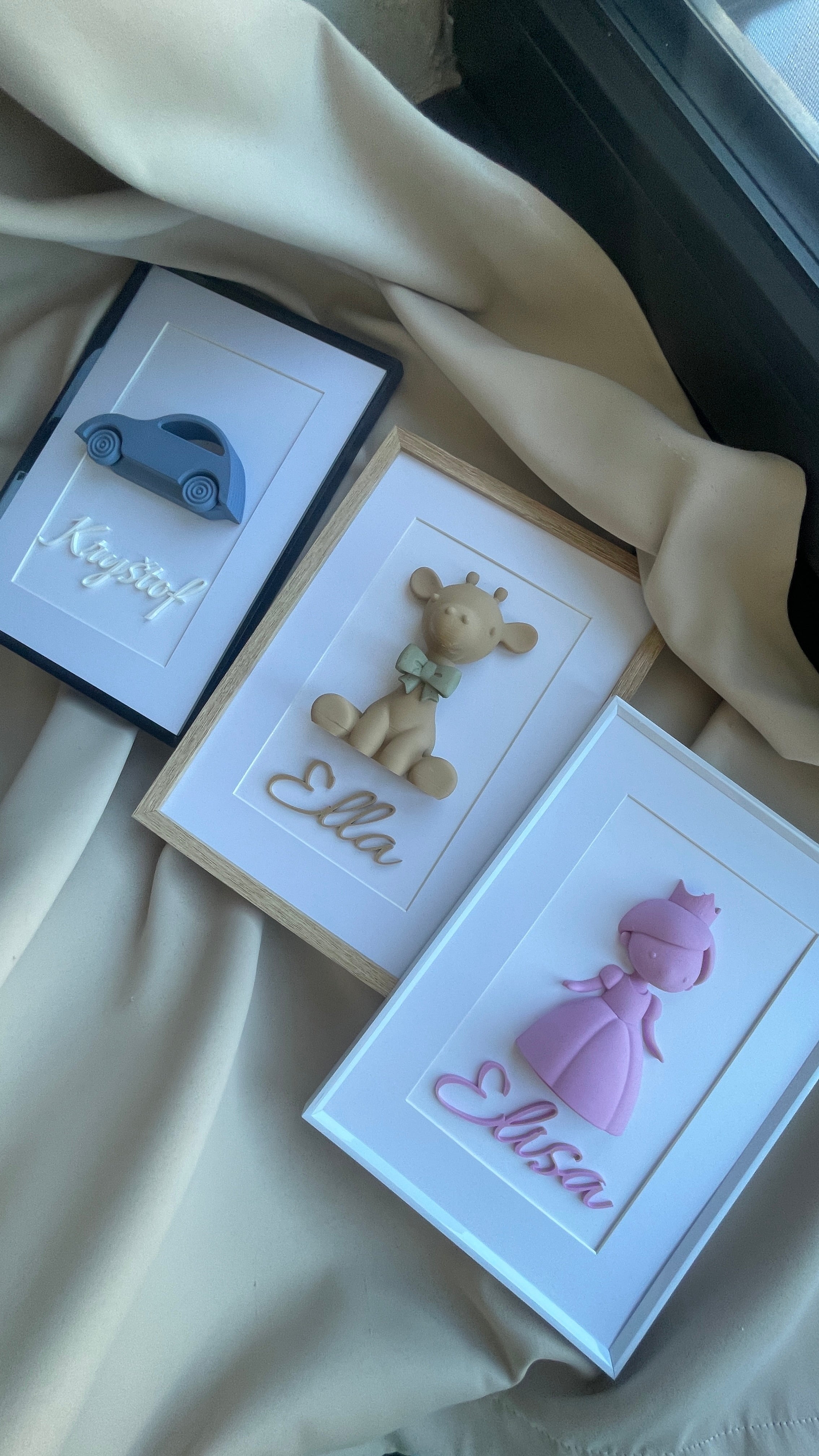3D obraz so žirafkou a menom dieťaťa – personalizovaný darček k narodeniu a na krst