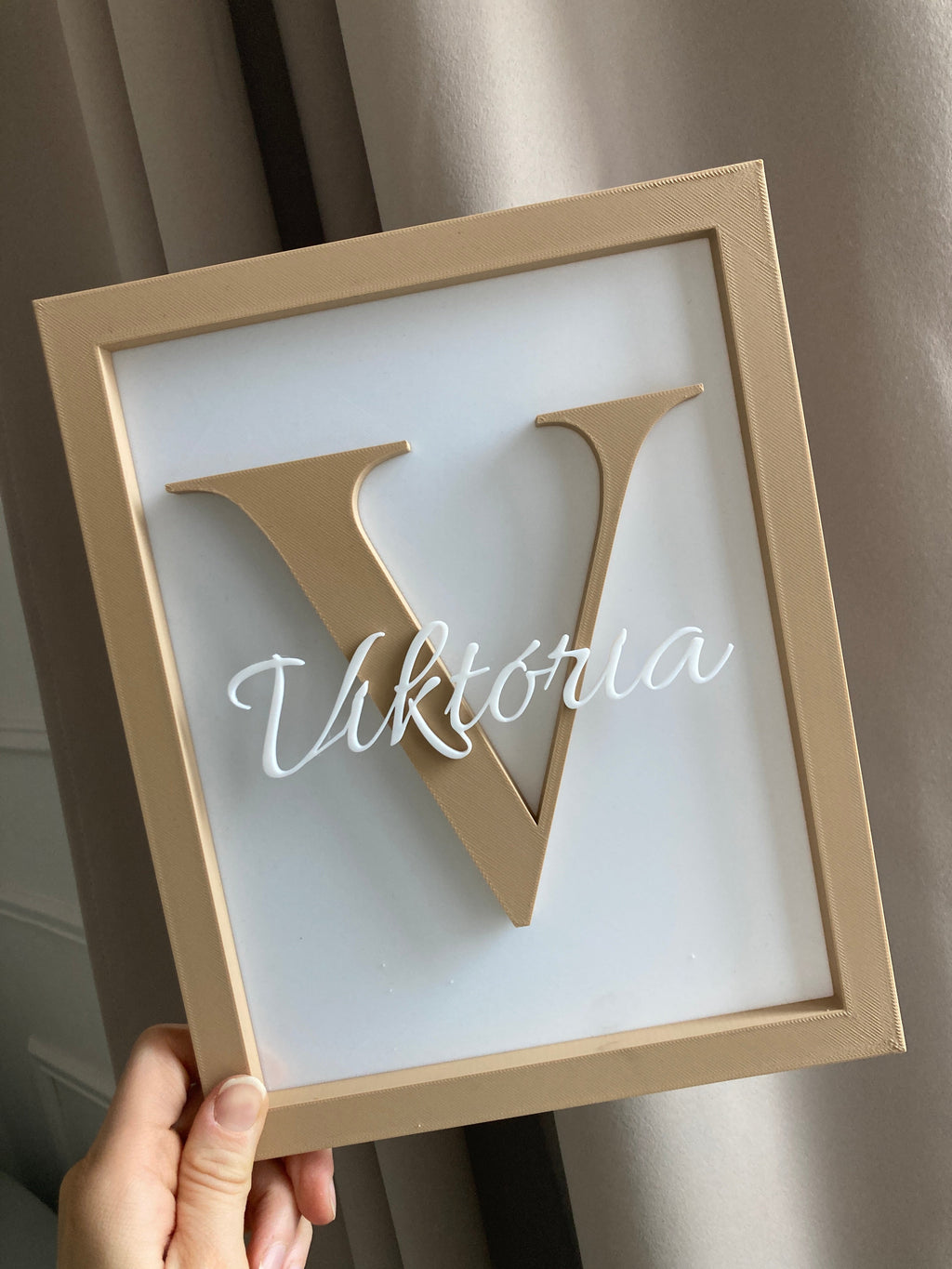 Personalizovaný obraz do detskej izby – iniciála & meno v ráme 250×200 mm