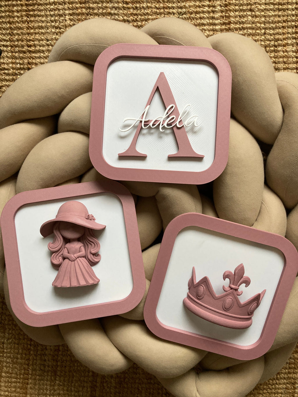 3D set do detskej izby pre dievčatká – princezná, korunka a iniciála s menom | Voliteľná farba
