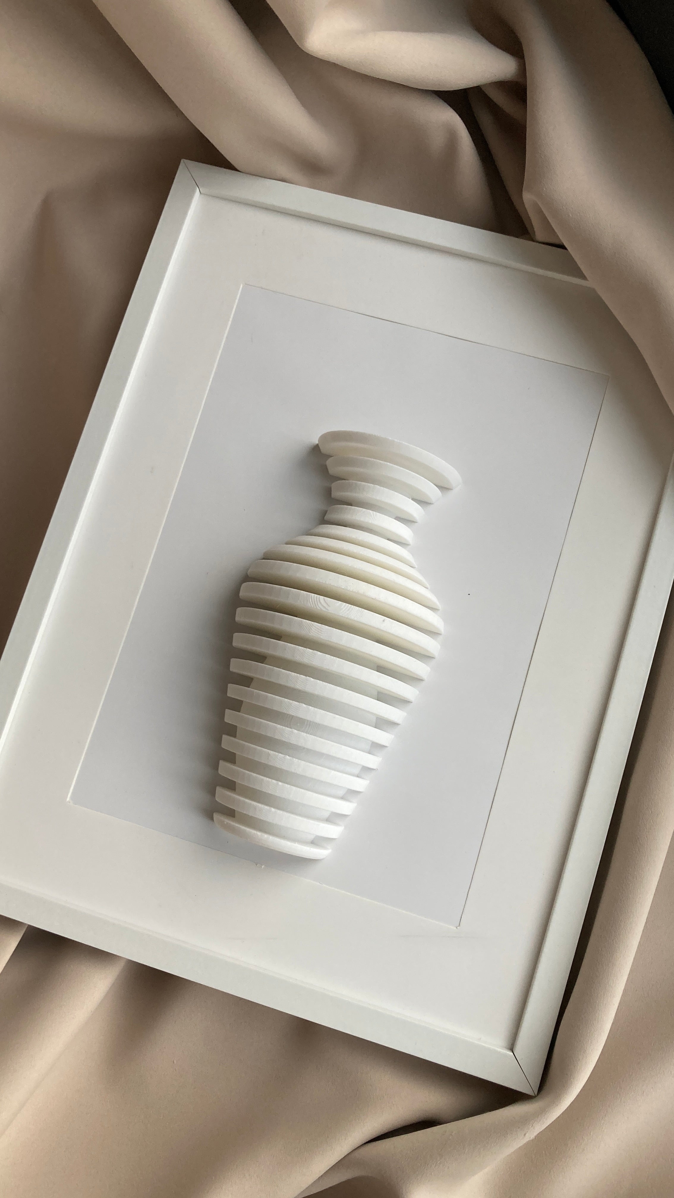 3D obraz Váza – reliéfna dekorácia na stenu 30×40 cm | Ručne vyrobený, minimalistický