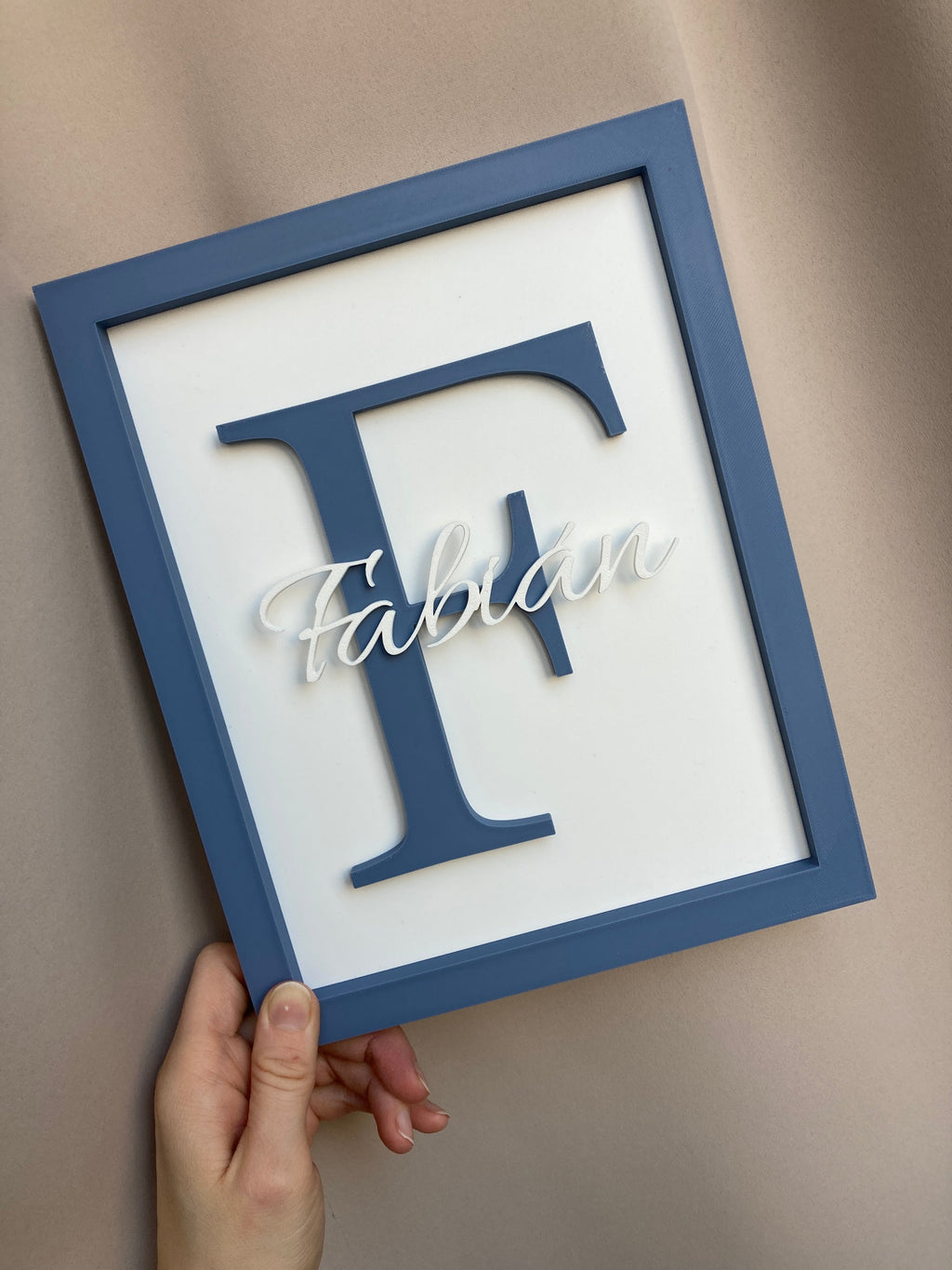 Personalizovaný obraz do detskej izby – iniciála & meno v ráme 250×200 mm