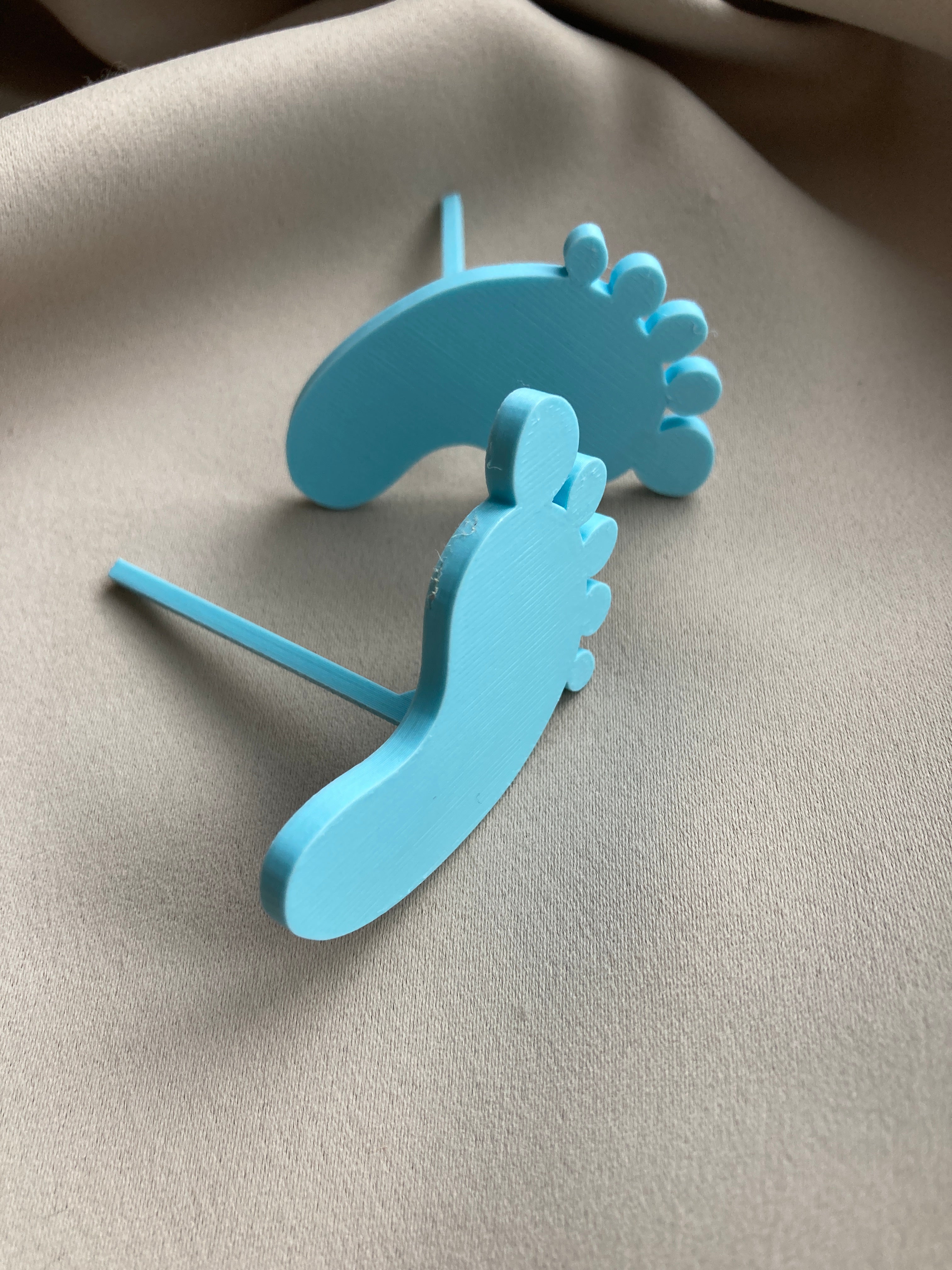 Zápichy na tortu Vitaj drobček – kočík, nápis, nožičky | 3D-Art.sk